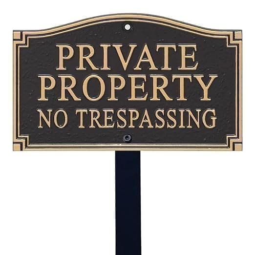 A sign that says private property no trespassing.